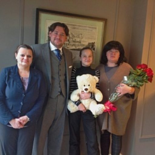 «ЛИД Консалтинг» и Фонд «По зову сердца» собрали средства не лечение слабовидящей девочки