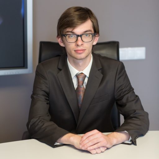 ЮРИСТУ КОЛЛЕГИИ «ЛИННИКОВ И ПАРТНЁРЫ» АНТОНУ МИНАКОВУ ПРИСВОЕН СТАТУС АДВОКАТА