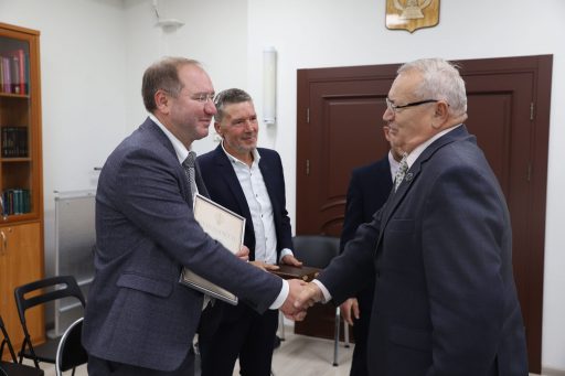 ТРИУМФ МАСТЕРСТВА И ПРЕДАННОСТИ ПРАВУ: АДВОКАТ ЛЕОНИД КАРПОВ УДОСТОЕН БЛАГОДАРНОСТИ ФЕДЕРАЛЬНОЙ ПАЛАТЫ АДВОКАТОВ РФ
